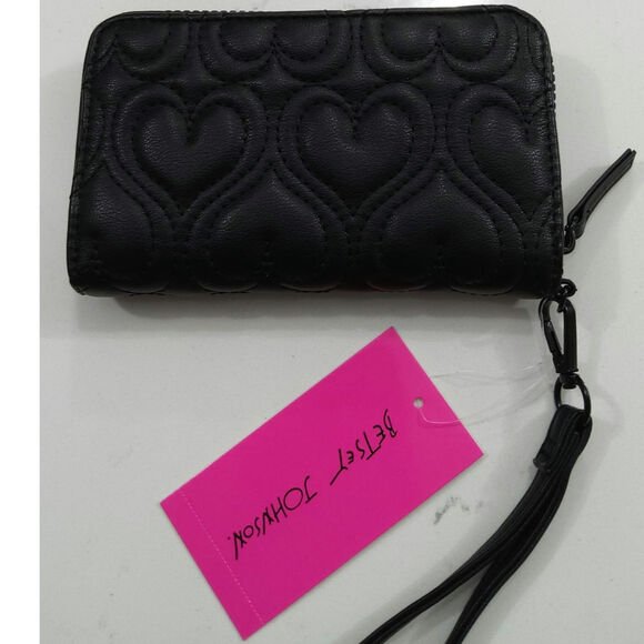 NWT Betsey Johnson black Kara wallet Quilted heart detail 7x4in zip closure glam - Picture 2 of 9